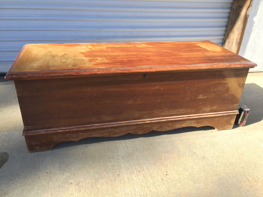 LANE Cedar Chest - Top Has Been Repaired - Great Paint Candidate [Photo 6]