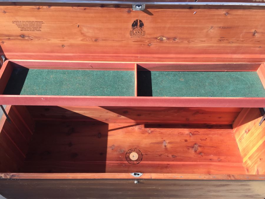 LANE Cedar Chest - Top Has Been Repaired - Great Paint Candidate [Photo 7]