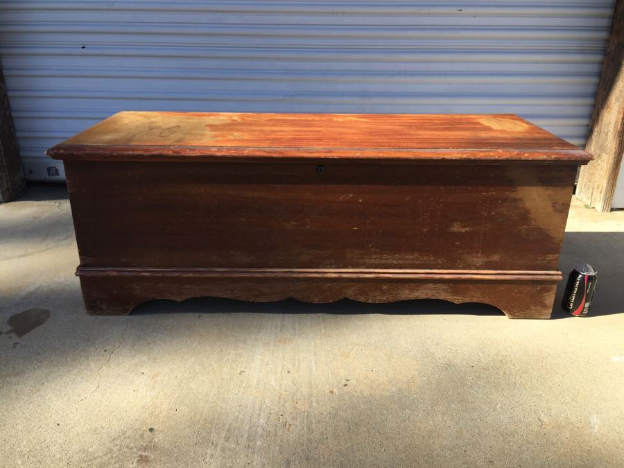 LANE Cedar Chest - Top Has Been Repaired - Great Paint Candidate [Photo 1]