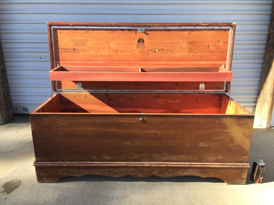 LANE Cedar Chest - Top Has Been Repaired - Great Paint Candidate [Photo 12]