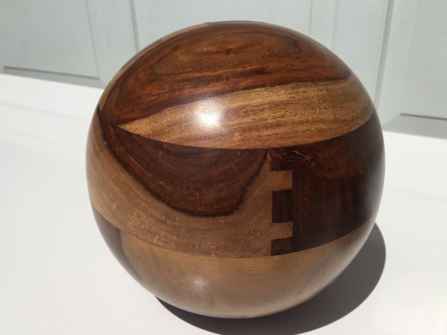 Large Round Wooden Sculpture Ornament [Photo 7]