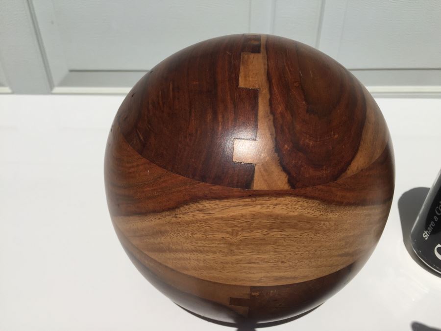 Large Round Wooden Sculpture Ornament [Photo 4]