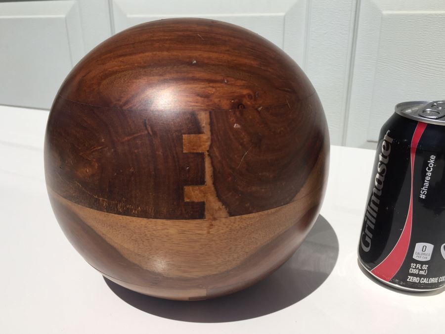 Large Round Wooden Sculpture Ornament [Photo 2]