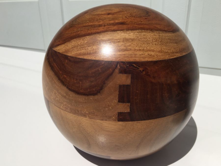 Large Round Wooden Sculpture Ornament [Photo 3]