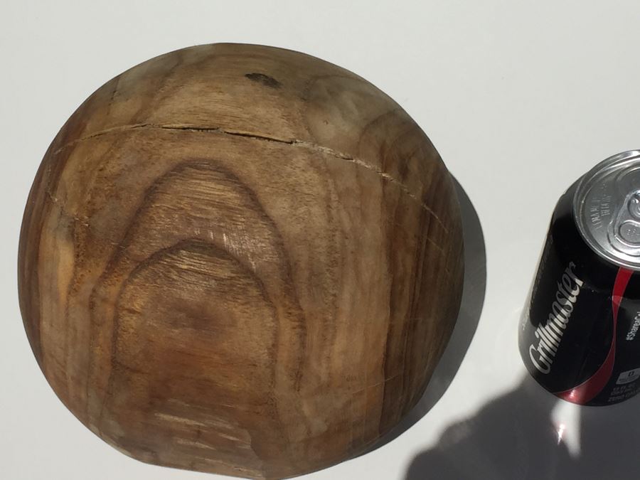 Round Wooden Ornament [Photo 3]