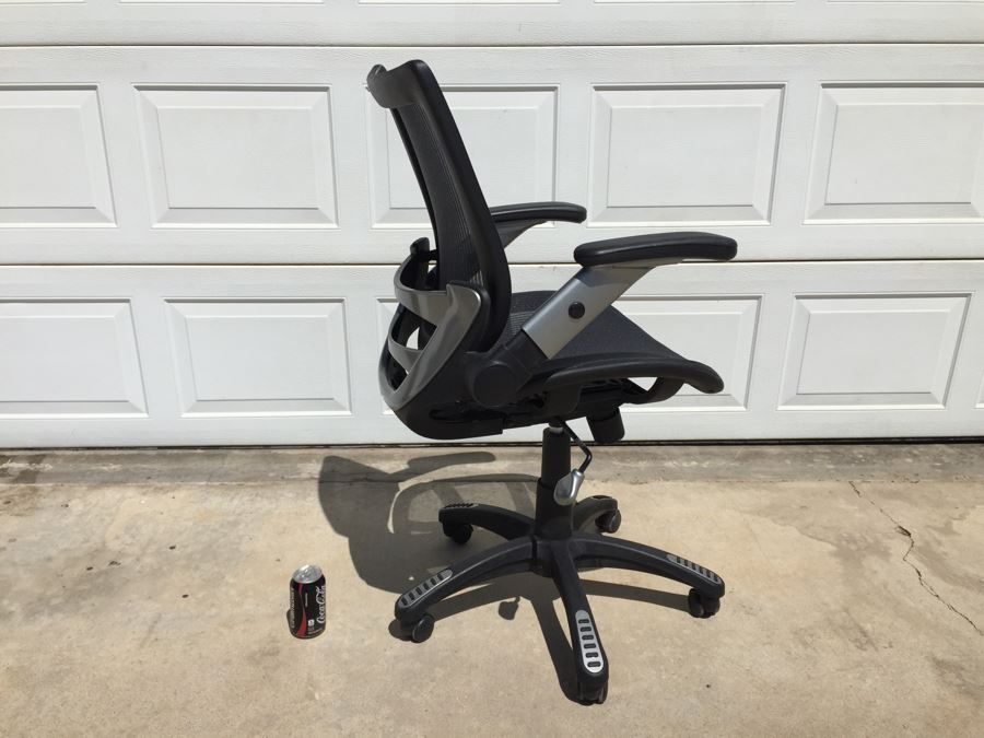Black Office Chair With Casters [Photo 2]