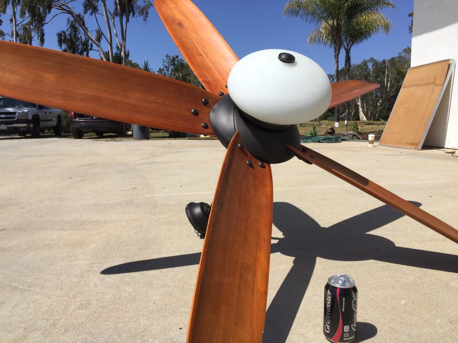 Large Ceiling Fan With Light And Wooden Blades [Photo 7]