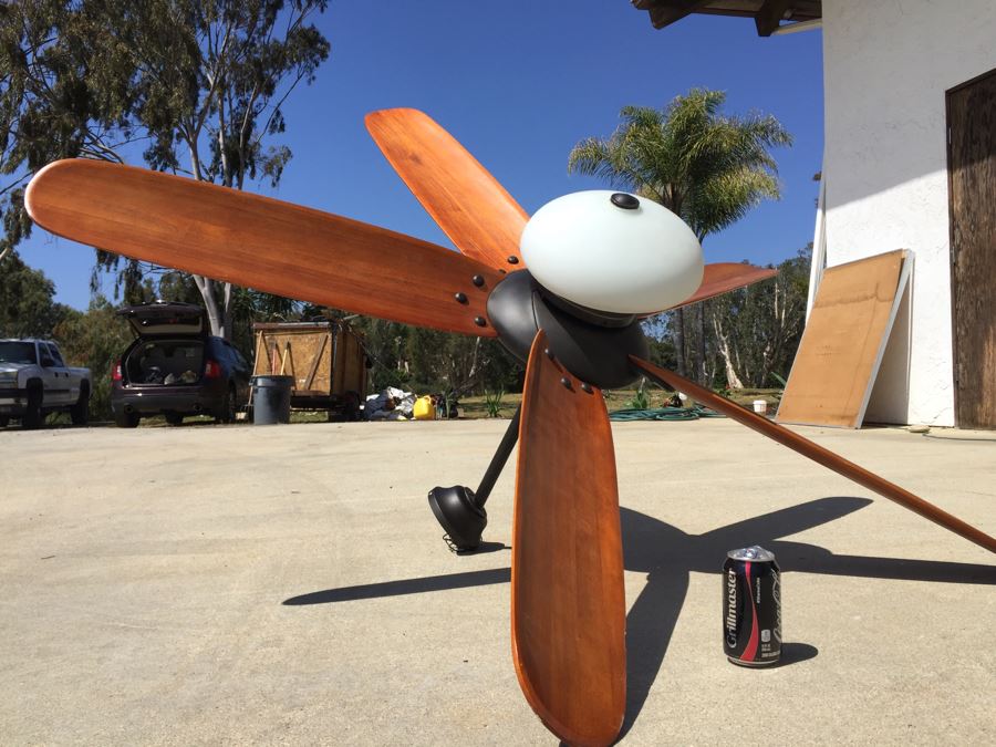 Large Ceiling Fan With Light And Wooden Blades [Photo 1]