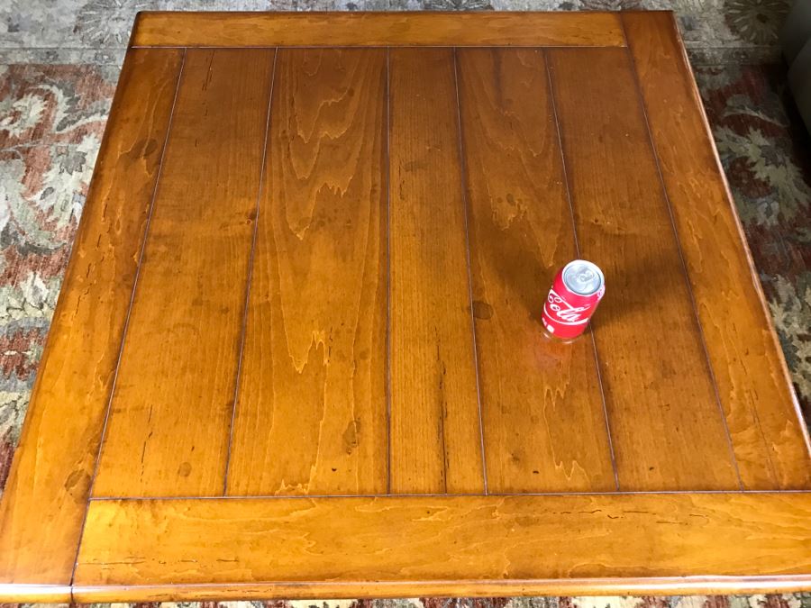 Very Nice Maple Coffee Table With Turned Legs On Casters By Milling Road - A Division Of Baker Furniture (High End) - Made In Italy [Photo 7]