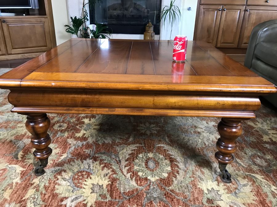 Very Nice Maple Coffee Table With Turned Legs On Casters By Milling Road - A Division Of Baker Furniture (High End) - Made In Italy [Photo 16]