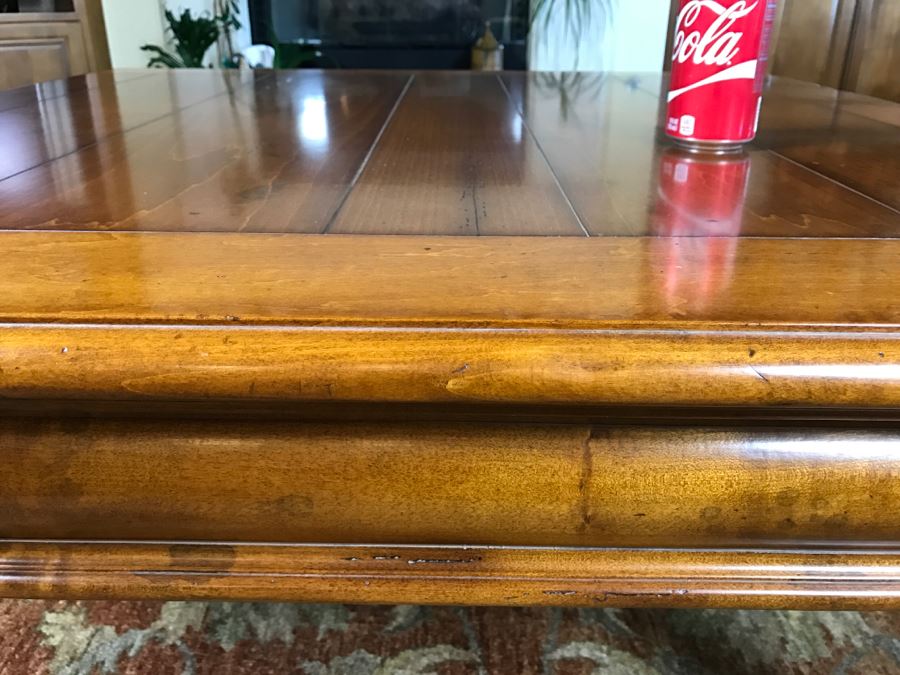 Very Nice Maple Coffee Table With Turned Legs On Casters By Milling Road - A Division Of Baker Furniture (High End) - Made In Italy [Photo 18]