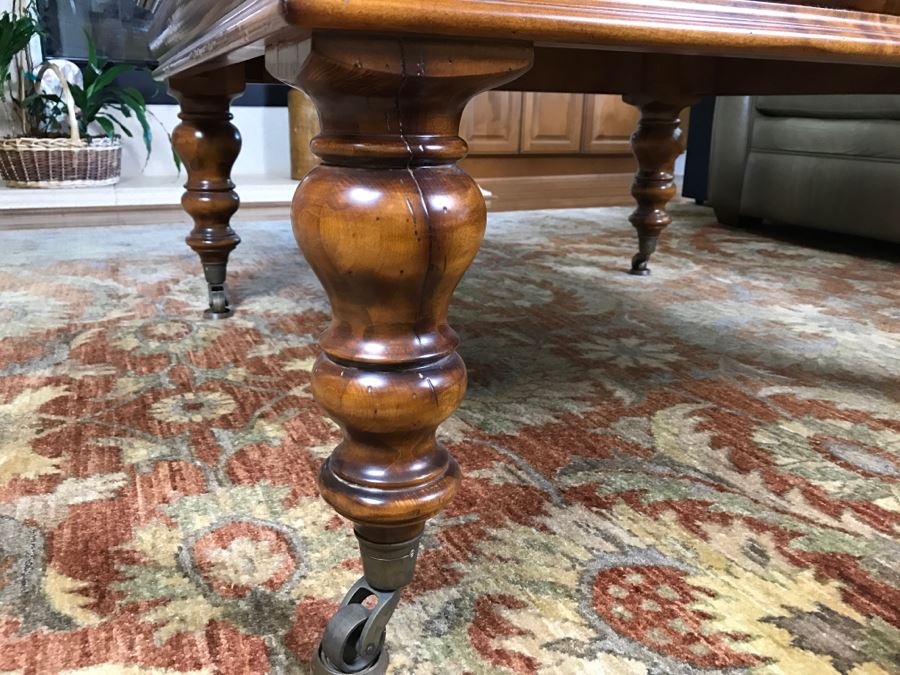 Very Nice Maple Coffee Table With Turned Legs On Casters By Milling Road - A Division Of Baker Furniture (High End) - Made In Italy [Photo 10]