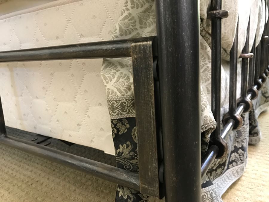 Hooker Furniture Metal And Wrought Iron Queen Size Bed - Without Mattress And Bedding [Photo 3]