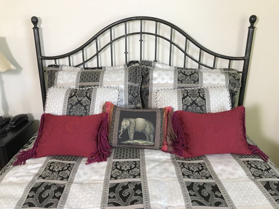 Hooker Furniture Metal And Wrought Iron Queen Size Bed - Without Mattress And Bedding [Photo 7]