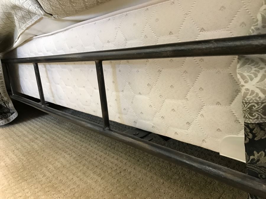 Hooker Furniture Metal And Wrought Iron Queen Size Bed - Without Mattress And Bedding [Photo 8]