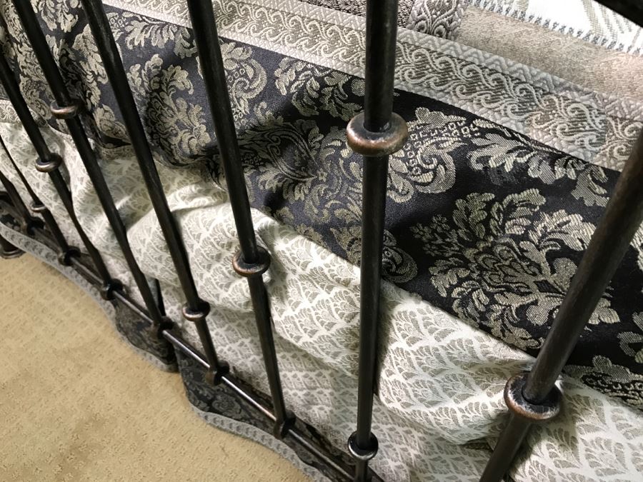 Hooker Furniture Metal And Wrought Iron Queen Size Bed - Without Mattress And Bedding [Photo 6]