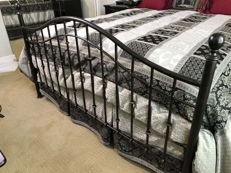 Hooker Furniture Metal And Wrought Iron Queen Size Bed - Without Mattress And Bedding [Photo 5]