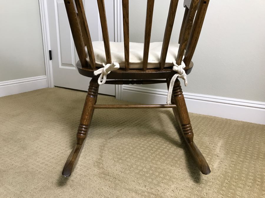 Wooden Rocking Chair [Photo 5]