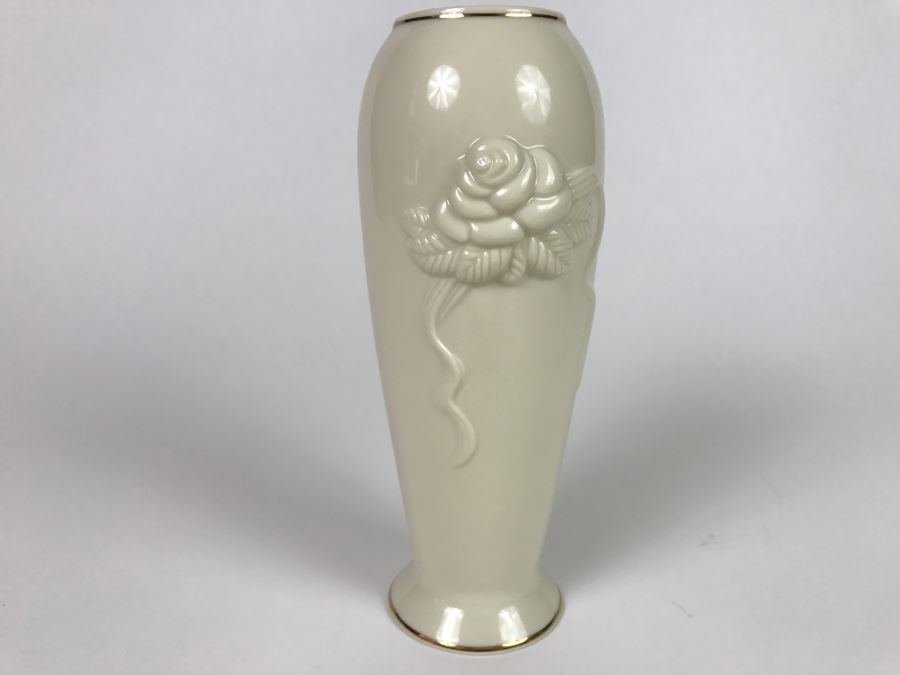 White LENOX Bowls, Vase And Candlebox [Photo 16]