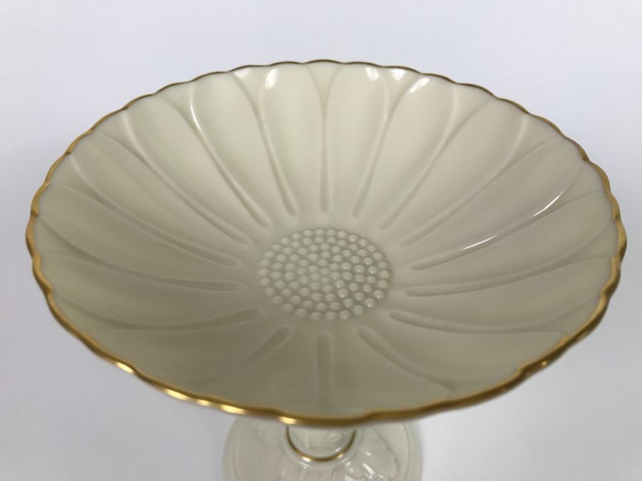 White LENOX Bowls, Vase And Candlebox [Photo 13]