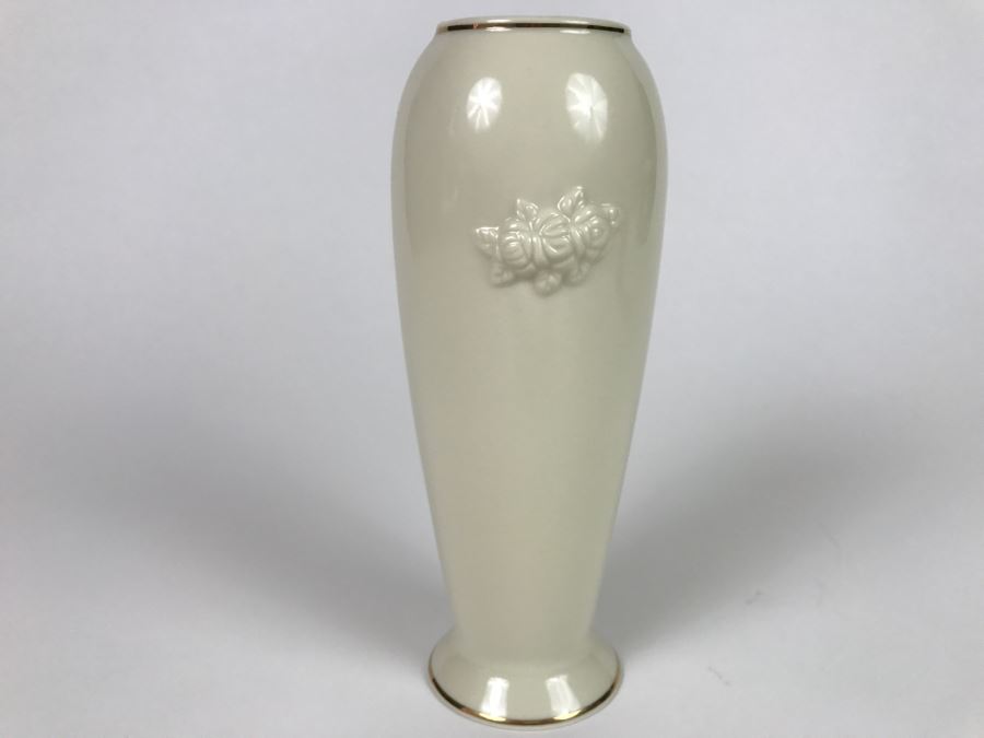 White LENOX Bowls, Vase And Candlebox [Photo 18]