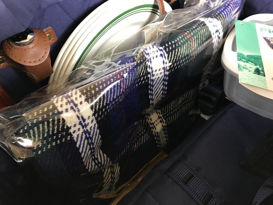 Picnic Basket Set [Photo 17]