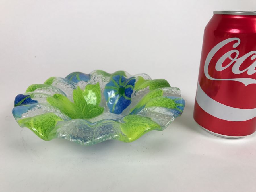 Hand Blown Glass Bowl With Floral Motif [Photo 2]