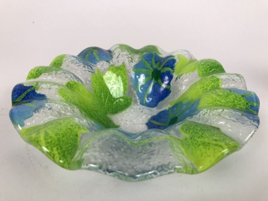 Hand Blown Glass Bowl With Floral Motif [Photo 3]
