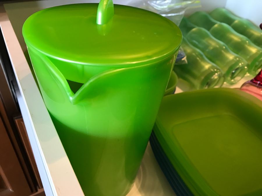 Various Plastic Plates, Cups, Bowls And Pitcher [Photo 3]