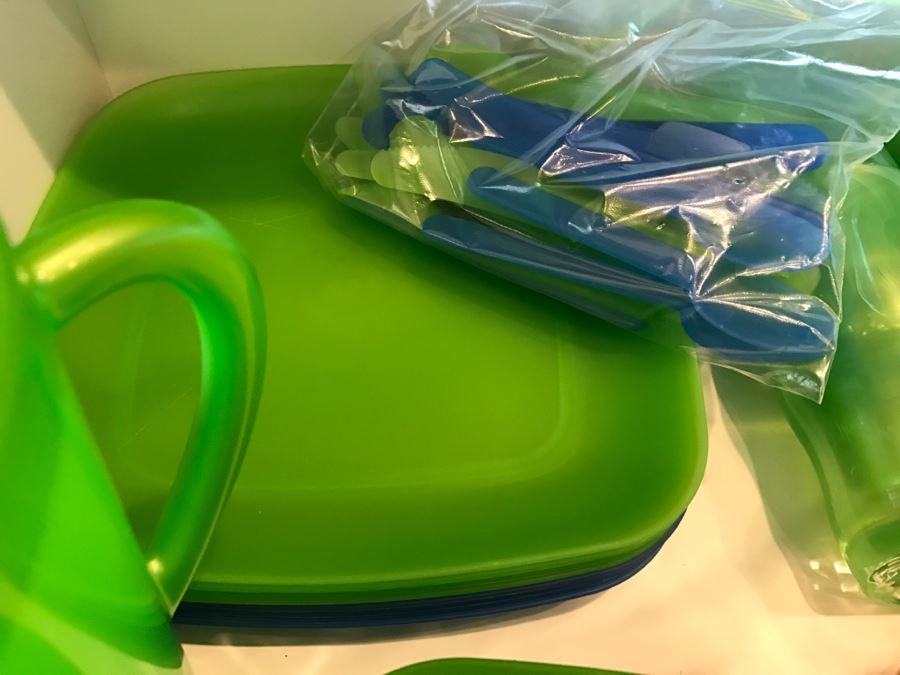 Various Plastic Plates, Cups, Bowls And Pitcher [Photo 7]