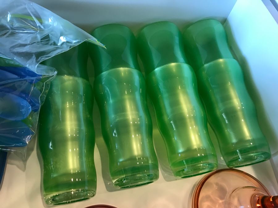 Various Plastic Plates, Cups, Bowls And Pitcher [Photo 5]