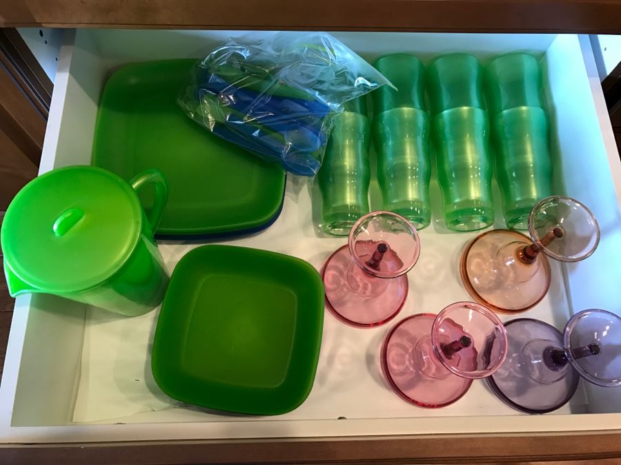 Various Plastic Plates, Cups, Bowls And Pitcher [Photo 2]