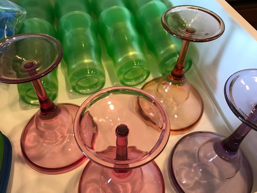 Various Plastic Plates, Cups, Bowls And Pitcher [Photo 6]