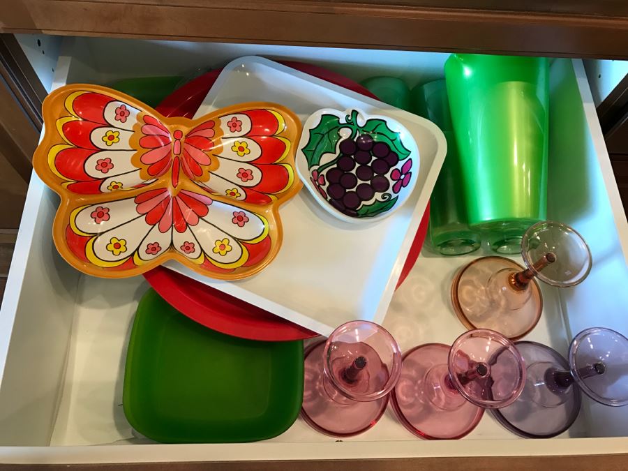 Various Plastic Plates, Cups, Bowls And Pitcher [Photo 1]