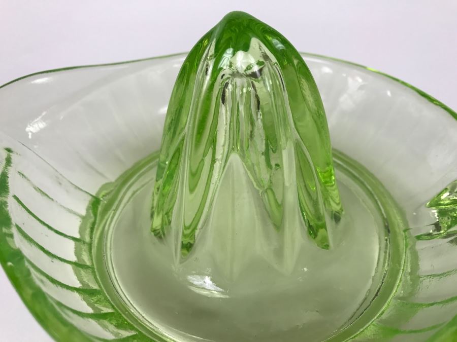 Vintage Vaseline Glass Juicer [Photo 5]