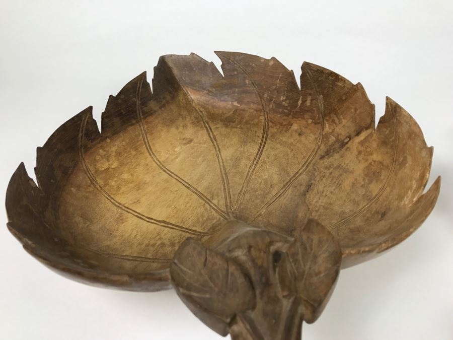 Vintage Carved Wooden Bowls With Leaf Motif