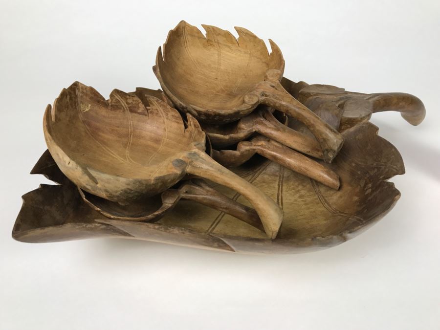 Vintage Carved Wooden Bowls With Leaf Motif [Photo 3]