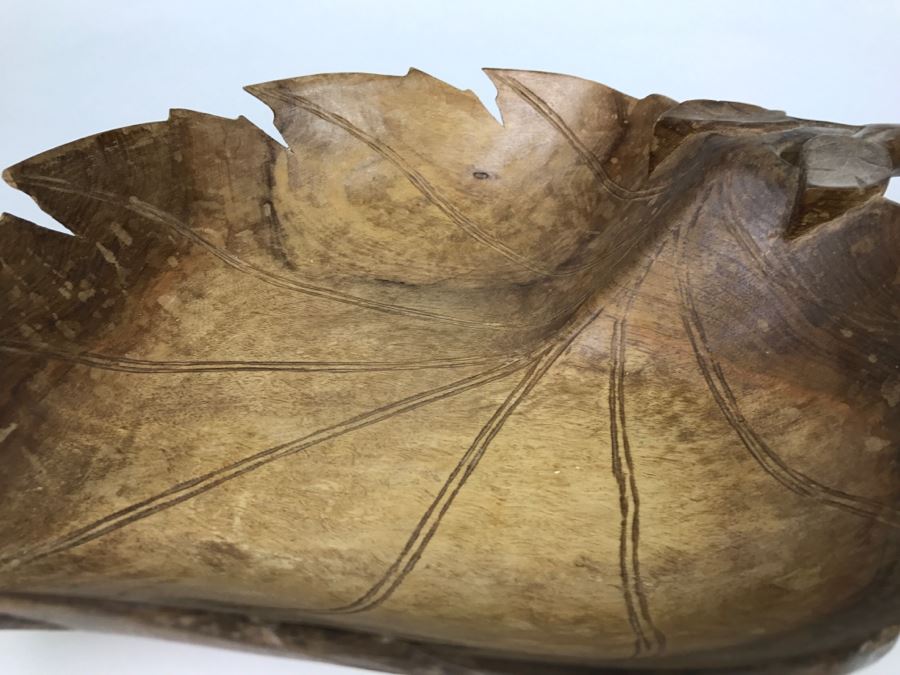 Vintage Carved Wooden Bowls With Leaf Motif [Photo 11]