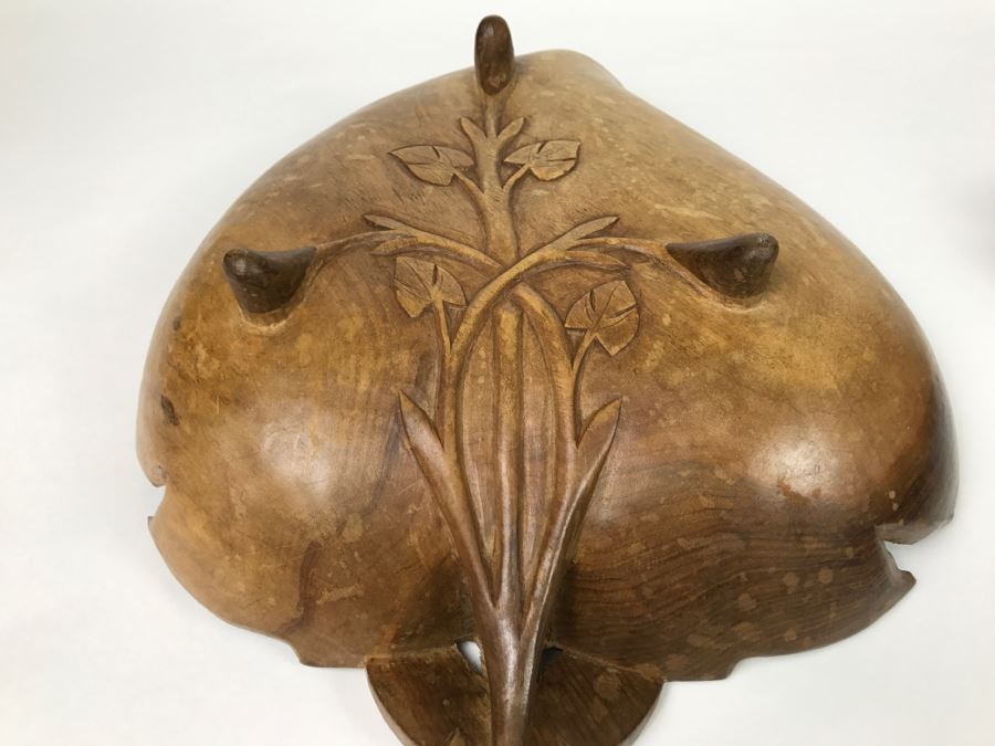 Vintage Carved Wooden Bowls With Leaf Motif [Photo 2]