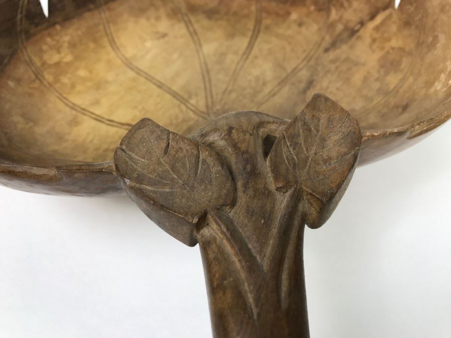 Vintage Carved Wooden Bowls With Leaf Motif [Photo 13]
