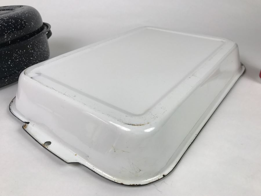 Enamel Dish And Black Speckled Baking Dish With Lid [Photo 5]