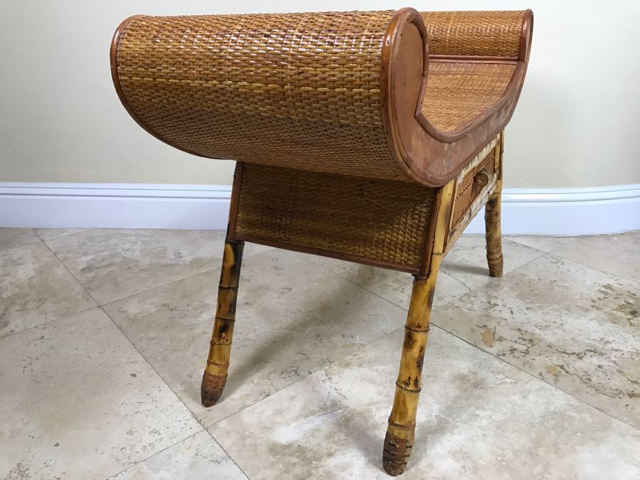 Small Contemporary Bench With Drawer [Photo 3]