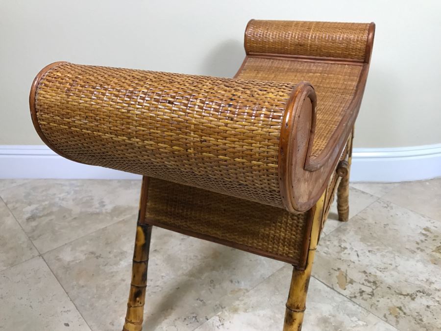 Small Contemporary Bench With Drawer [Photo 4]