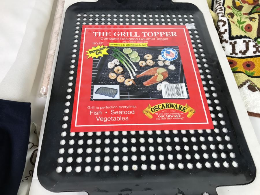 Tablecloth And Apron Lot [Photo 6]