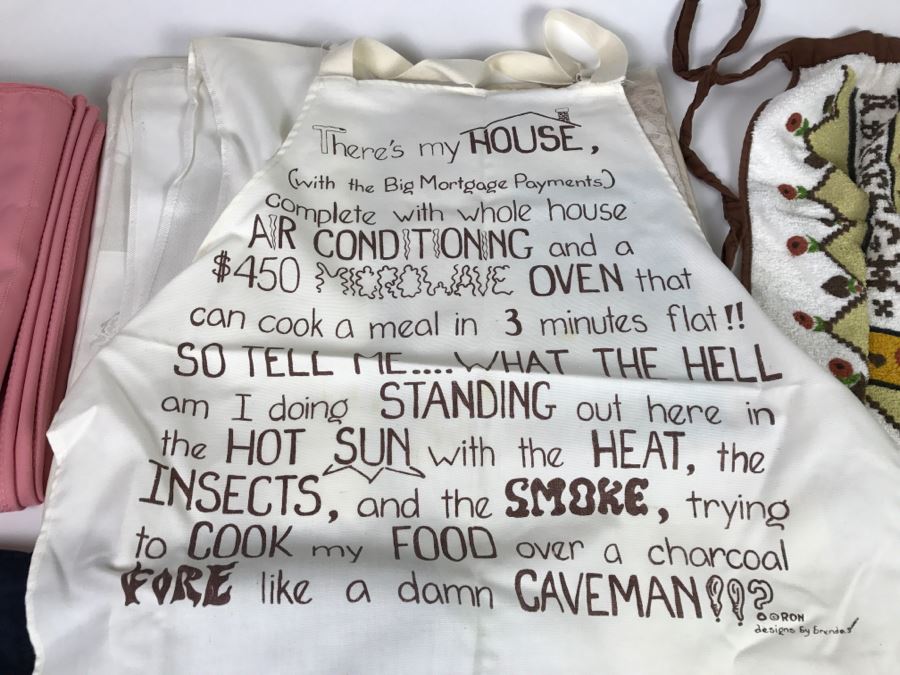 Tablecloth And Apron Lot [Photo 8]