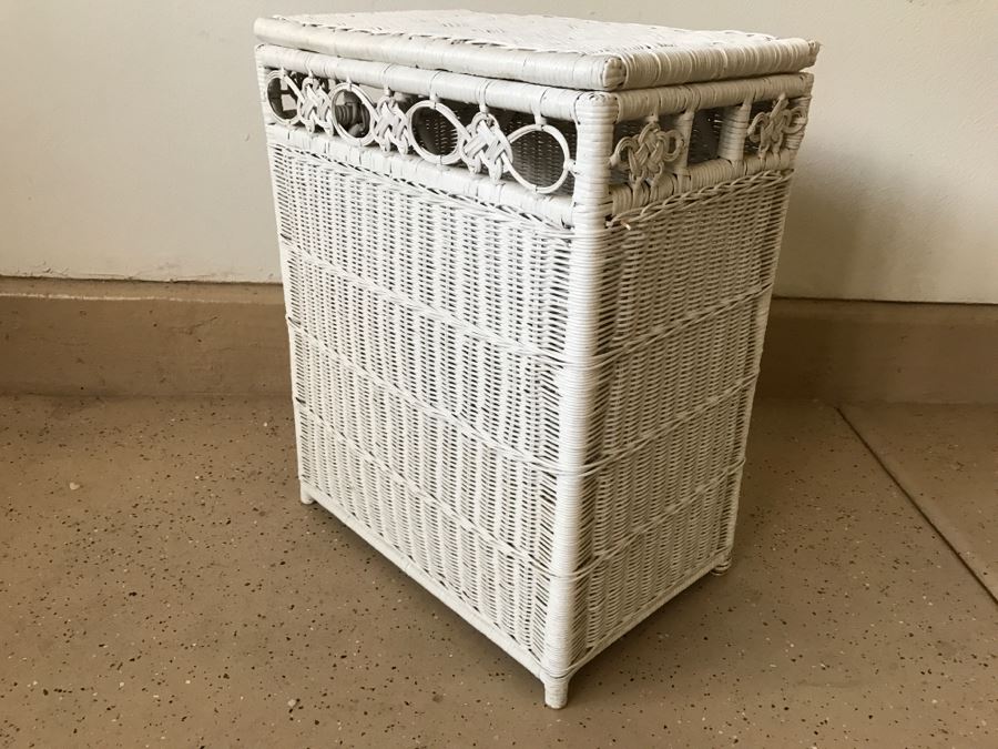 White Wicker Hamper [Photo 5]