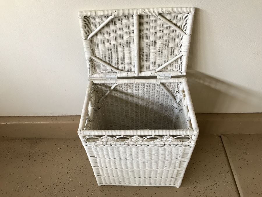 White Wicker Hamper [Photo 3]