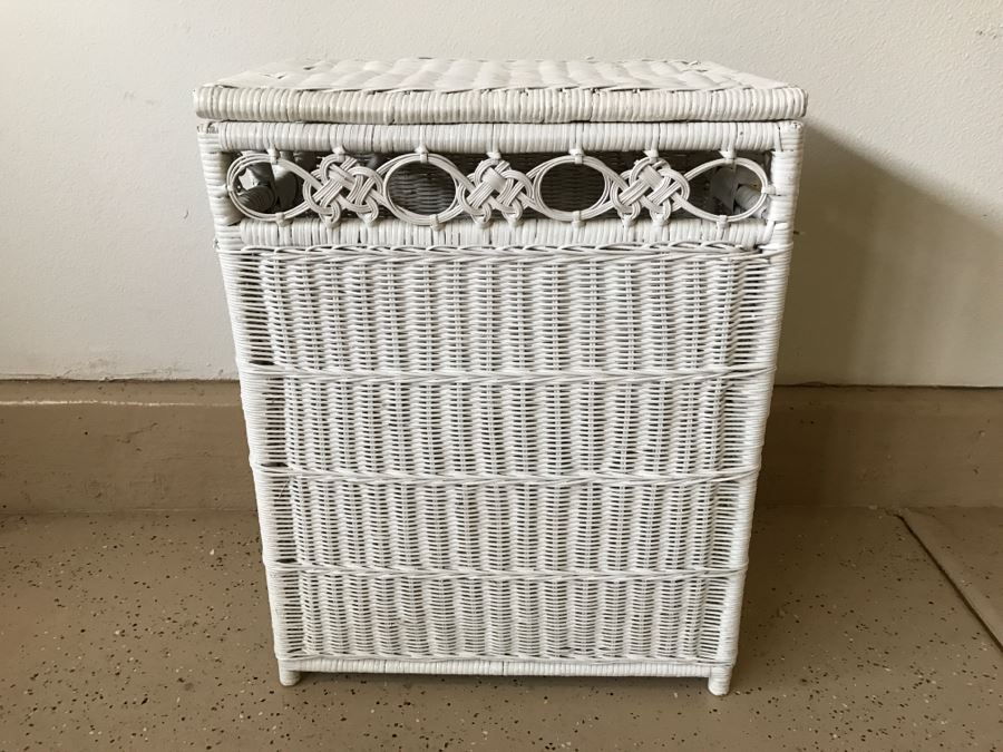 White Wicker Hamper [Photo 1]