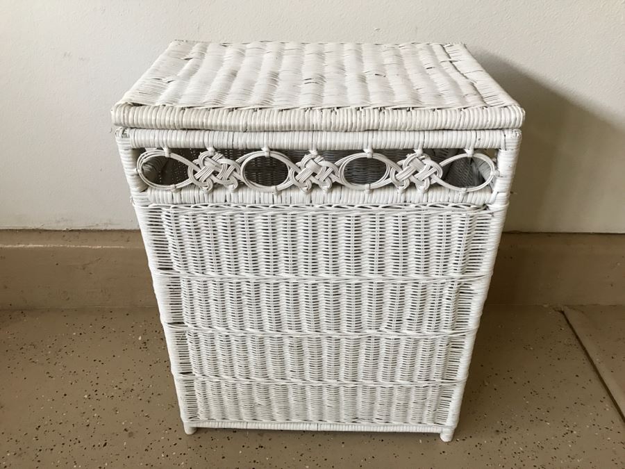 White Wicker Hamper [Photo 2]