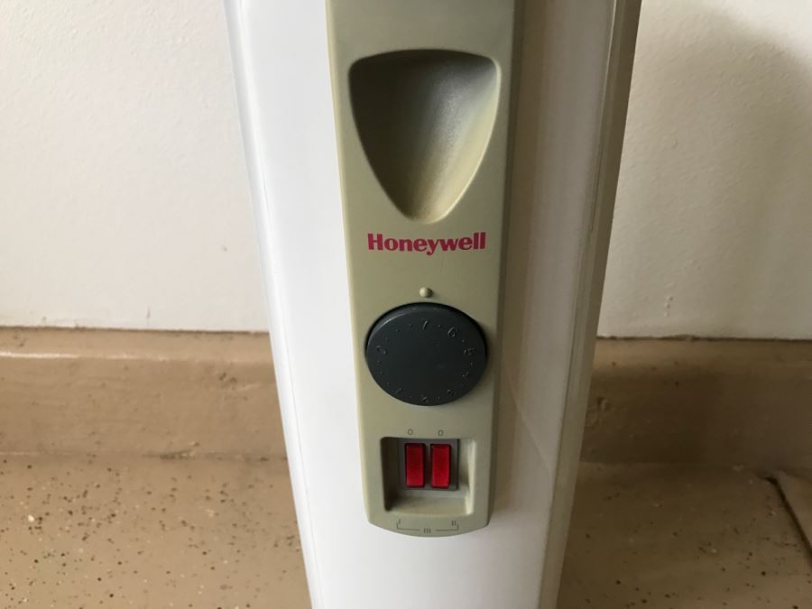 Pair Of Portable Space Heaters [Photo 3]